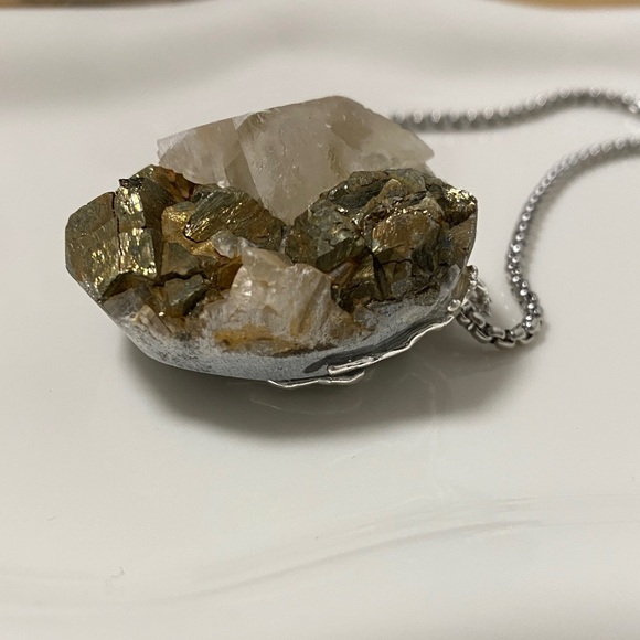 Natural White Crystal & Gold Pyrite Necklace - Women Jewelry - Picture 4 of 6